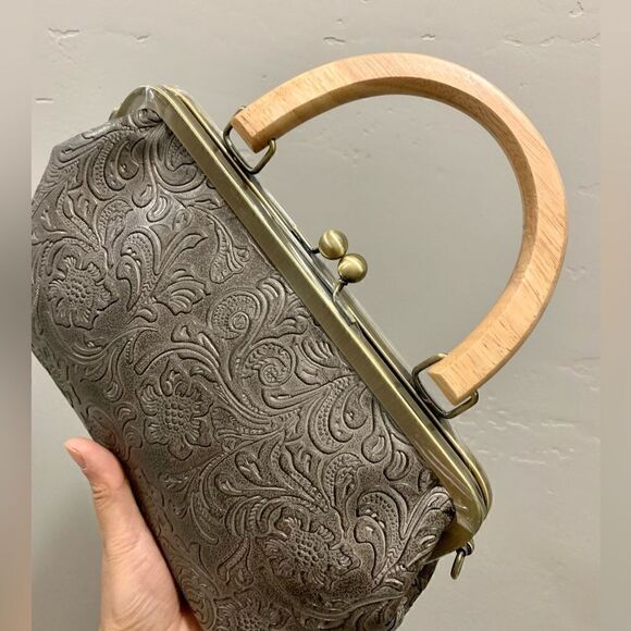 Handmade Genuine Cowhide Floral Embossed Wood Handle Kiss-lock Satchel Bag - Picture 8 of 11